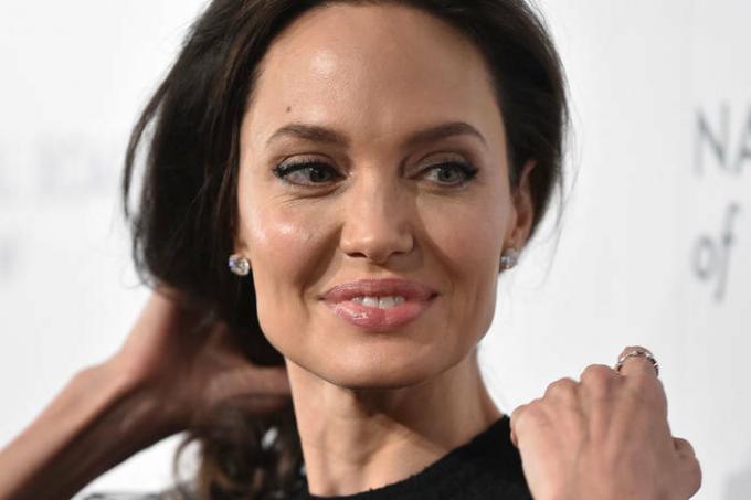 Le fils d'Angelina Jolie, 11 ans, a montré la photo de sa mère à la maison