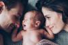 TOP-4 meilleures procédures pour surveiller le nouveau-né: les mères sur la note