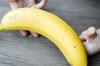 Les bananes aux enfants: les avantages et les inconvénients de ces fruits, comment sélectionner, stocker et manger