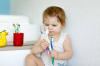 Choisir une brosse à dents et un dentifrice pour un enfant: conseils de dentiste