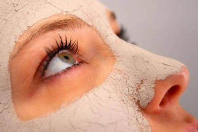 Comment enlever les ecchymoses sous les yeux: TOP-3 des masques efficaces