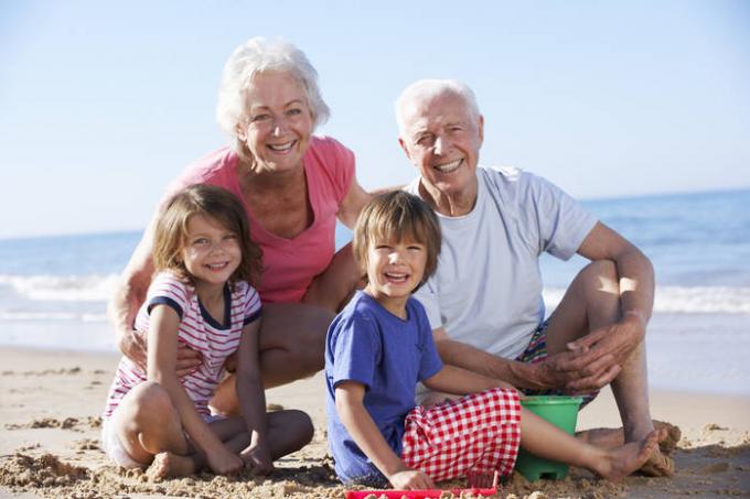 Les grands-parents, petits-enfants, qui allaitent, vivent plus longtemps
