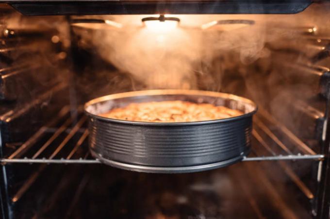 Que cuisiner pour un étudiant pour le petit déjeuner: une tarte aux noix et aux pommes