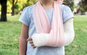 Comment distinguer une fracture d'une blessure: premiers soins pour les blessures