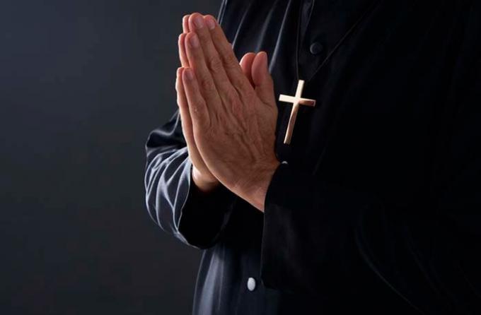 Les démons approche pas si la prière, la confession et la communion (source photo: shutterstock.com)