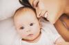 Squames et les croûtes sur la tête chez les nourrissons: 3 raisons et la bonne façon de nettoyer