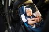 Comment attacher correctement un enfant dans un siège auto