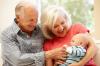 Les grands-parents, petits-enfants, qui allaitent, vivent plus longtemps