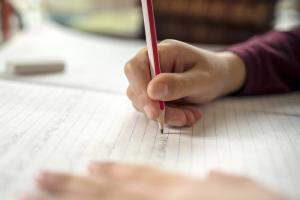 Dysgraphie - pas une phrase: ce qu'il faut faire si un enfant écrit des erreurs?