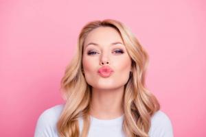 Comment prendre soin des lèvres du froid: 7 conseils efficaces