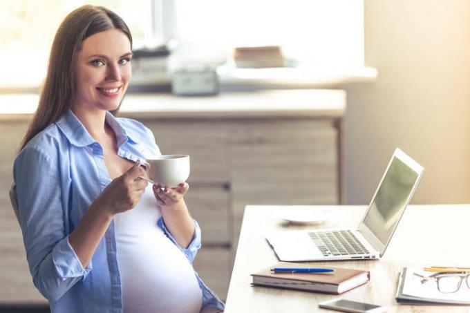 Pourquoi les scientifiques ont-ils interdit aux femmes enceintes de boire du thé et du café?