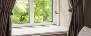 Le choix des rideaux - un objet important de protéger votre maison