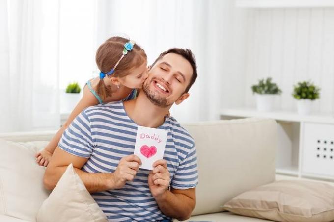 Pape les parents plus heureux que les mères: chercheurs