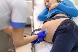 Les médecins conseillent de donner naissance au premier enfant après 30 ans