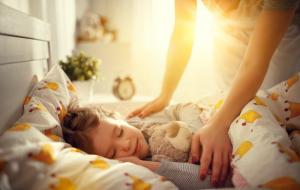 Comment déplacer un enfant dans votre chambre: les 10 meilleurs conseils pour les parents