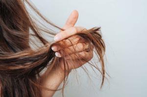 Problèmes de cheveux - quels types de maux sont causés par le cim ?
