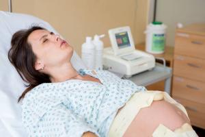 Top 10 façons de réduire la douleur lors de l'accouchement avec l'aide de l'acupression chinoise