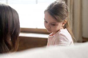 Comment apprendre à un enfant à faire confiance à ses parents: conseils simples
