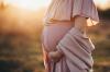 7 astuces pour cacher la grossesse avec style
