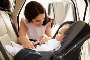Comment économiser de l'argent et acheter de la qualité siège d'auto pour votre enfant?