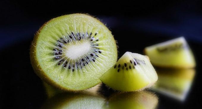 Kiwi fruits - kiwi