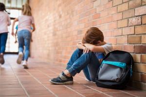 Que faire si l'enfant victime d'intimidation à l'école: Conseils pour les parents